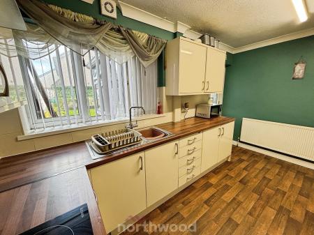 4 bedroom Semi-detached house for sale in Princess Avenue, Stainforth, Doncaster, DN7