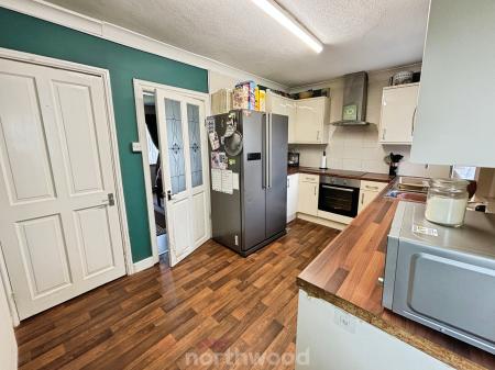 4 bedroom Semi-detached house for sale in Princess Avenue, Stainforth, Doncaster, DN7