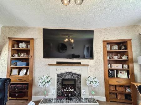 4 bedroom Semi-detached house for sale in Princess Avenue, Stainforth, Doncaster, DN7