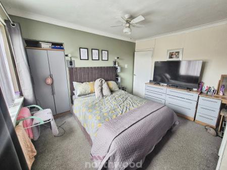 4 bedroom Semi-detached house for sale in Princess Avenue, Stainforth, Doncaster, DN7