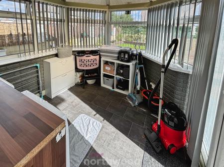 4 bedroom Semi-detached house for sale in Princess Avenue, Stainforth, Doncaster, DN7