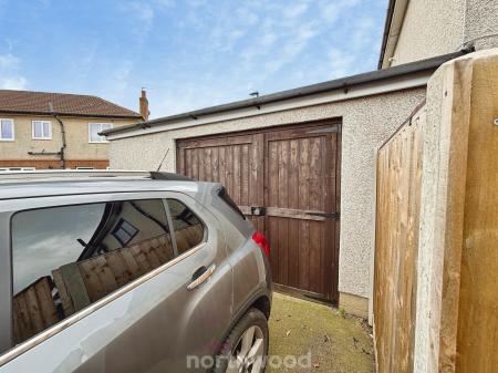 4 bedroom Semi-detached house for sale in Princess Avenue, Stainforth, Doncaster, DN7