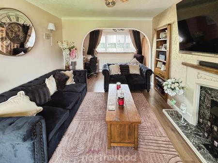 4 bedroom Semi-detached house for sale in Princess Avenue, Stainforth, Doncaster, DN7