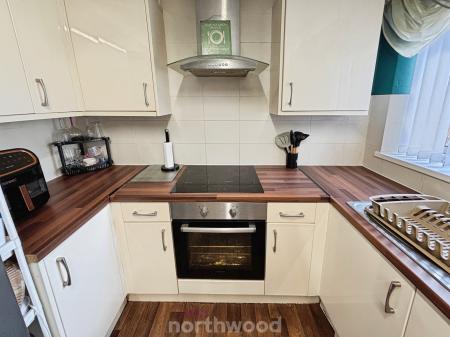 4 bedroom Semi-detached house for sale in Princess Avenue, Stainforth, Doncaster, DN7