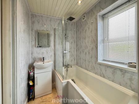 4 bedroom Semi-detached house for sale in Princess Avenue, Stainforth, Doncaster, DN7