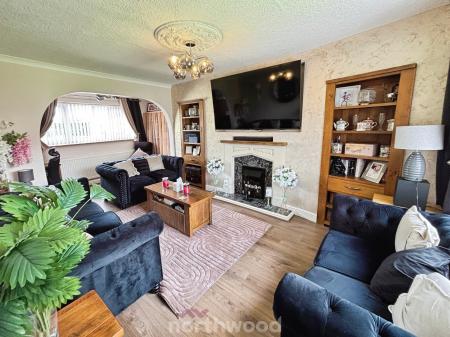 4 bedroom Semi-detached house for sale in Princess Avenue, Stainforth, Doncaster, DN7