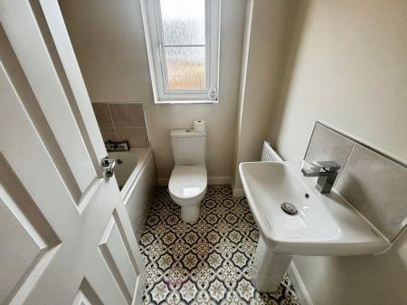 3 bedroom Semi-detached house for sale in Farmhouse Drive, Hatfield, Doncaster, DN7