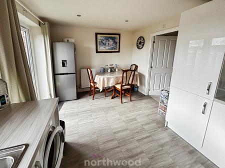 3 bedroom Semi-detached house for sale in Farmhouse Drive, Hatfield, Doncaster, DN7