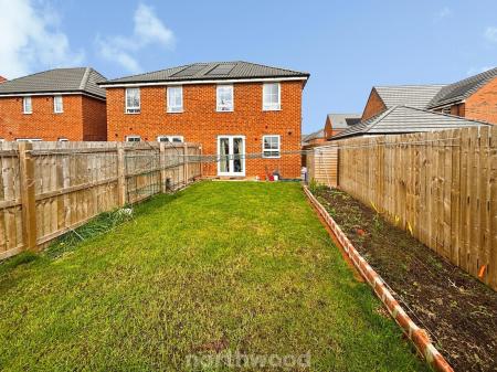 3 bedroom Semi-detached house for sale in Farmhouse Drive, Hatfield, Doncaster, DN7