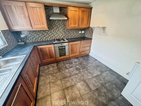 3 bedroom Town house for sale in Lord Porter Ave, Stainforth, Doncaster, DN7