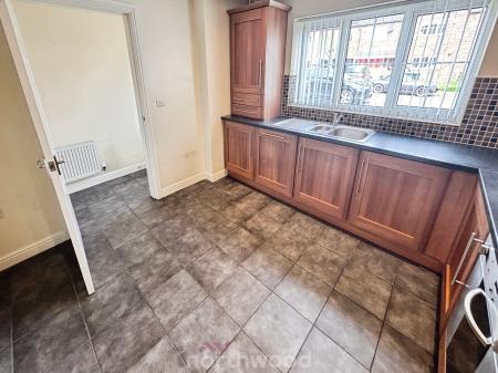3 bedroom Town house for sale in Lord Porter Ave, Stainforth, Doncaster, DN7