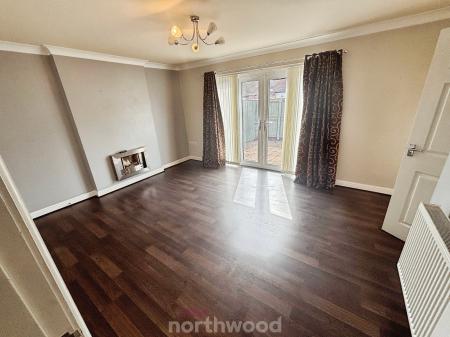 3 bedroom Town house for sale in Lord Porter Ave, Stainforth, Doncaster, DN7