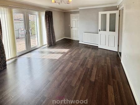 3 bedroom Town house for sale in Lord Porter Ave, Stainforth, Doncaster, DN7