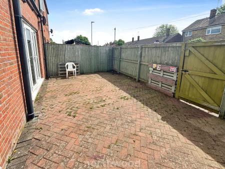 3 bedroom Town house for sale in Lord Porter Ave, Stainforth, Doncaster, DN7