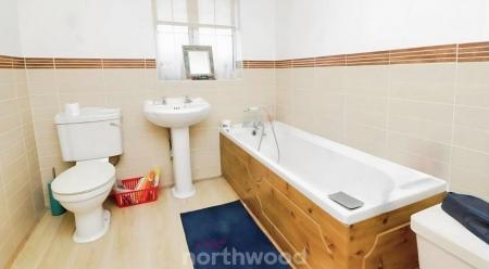 3 bedroom Town house for sale in Lord Porter Ave, Stainforth, Doncaster, DN7