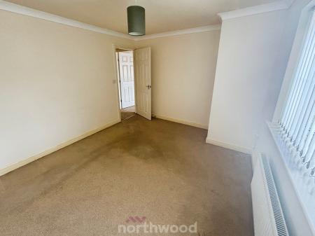 3 bedroom Town house for sale in Lord Porter Ave, Stainforth, Doncaster, DN7