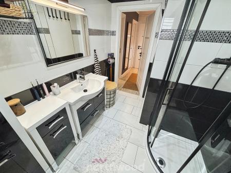 3 bedroom Detached house for sale in Hoddesdon Crescent, Dunscroft, Doncaster, DN7