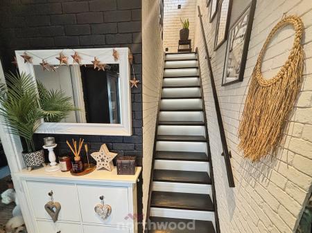 3 bedroom Detached house for sale in Hoddesdon Crescent, Dunscroft, Doncaster, DN7