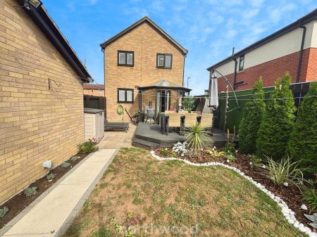 3 bedroom Detached house for sale in Hoddesdon Crescent, Dunscroft, Doncaster, DN7