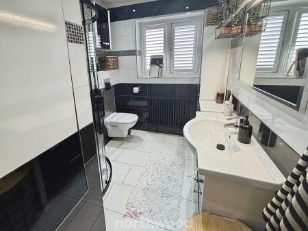 3 bedroom Detached house for sale in Hoddesdon Crescent, Dunscroft, Doncaster, DN7