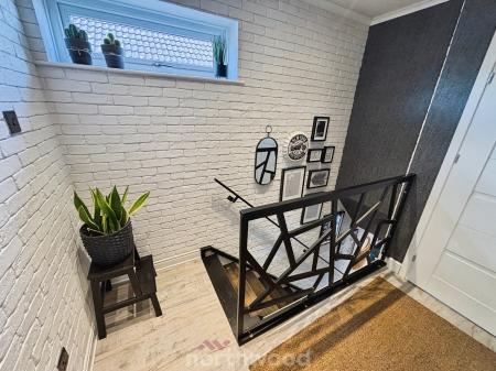 3 bedroom Detached house for sale in Hoddesdon Crescent, Dunscroft, Doncaster, DN7