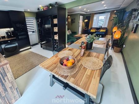 3 bedroom Detached house for sale in Hoddesdon Crescent, Dunscroft, Doncaster, DN7