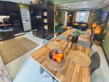 3 bedroom Detached house for sale in Hoddesdon Crescent, Dunscroft, Doncaster, DN7