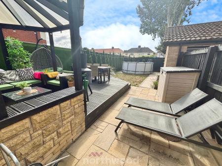 3 bedroom Detached house for sale in Hoddesdon Crescent, Dunscroft, Doncaster, DN7