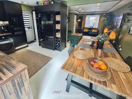 3 bedroom Detached house for sale in Hoddesdon Crescent, Dunscroft, Doncaster, DN7