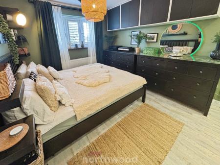 3 bedroom Detached house for sale in Hoddesdon Crescent, Dunscroft, Doncaster, DN7