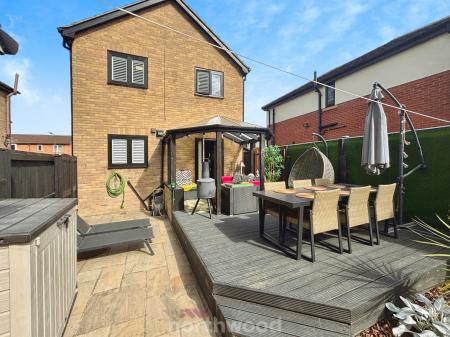 3 bedroom Detached house for sale in Hoddesdon Crescent, Dunscroft, Doncaster, DN7