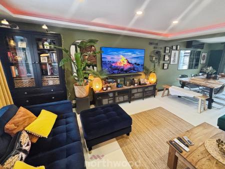 3 bedroom Detached house for sale in Hoddesdon Crescent, Dunscroft, Doncaster, DN7