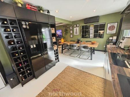 3 bedroom Detached house for sale in Hoddesdon Crescent, Dunscroft, Doncaster, DN7