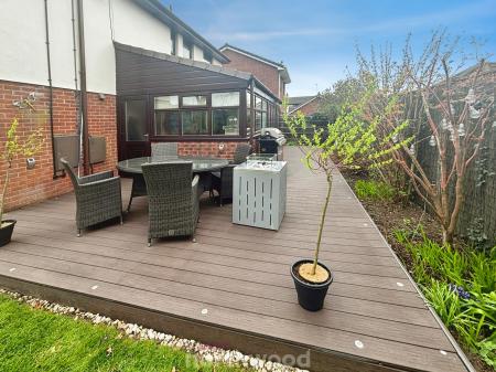 4 bedroom Detached house for sale in Broadwater Drive, Dunscroft, Doncaster, DN7