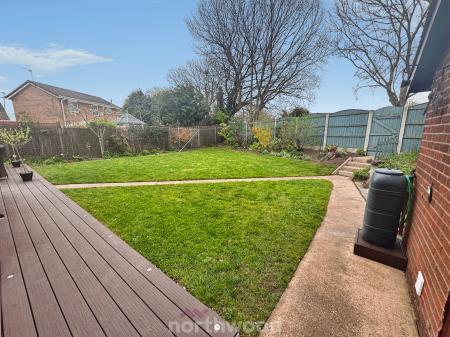 4 bedroom Detached house for sale in Broadwater Drive, Dunscroft, Doncaster, DN7