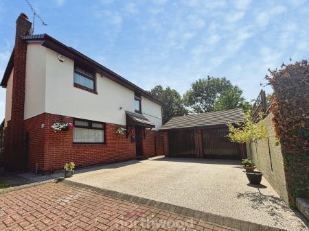 4 bedroom Detached house for sale in Broadwater Drive, Dunscroft, Doncaster, DN7
