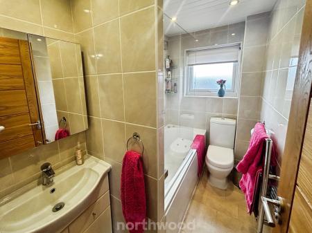 4 bedroom Detached house for sale in Broadwater Drive, Dunscroft, Doncaster, DN7