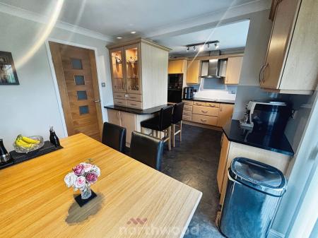 4 bedroom Detached house for sale in Broadwater Drive, Dunscroft, Doncaster, DN7