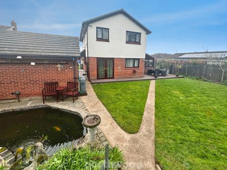4 bedroom Detached house for sale in Broadwater Drive, Dunscroft, Doncaster, DN7