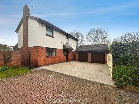 4 bedroom Detached house for sale in Broadwater Drive, Dunscroft, Doncaster, DN7