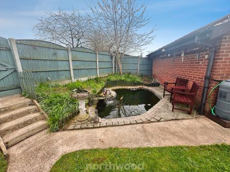 4 bedroom Detached house for sale in Broadwater Drive, Dunscroft, Doncaster, DN7