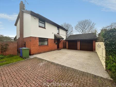 4 bedroom Detached house for sale in Broadwater Drive, Dunscroft, Doncaster, DN7