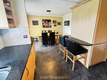 4 bedroom Detached house for sale in Broadwater Drive, Dunscroft, Doncaster, DN7