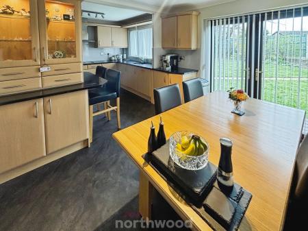 4 bedroom Detached house for sale in Broadwater Drive, Dunscroft, Doncaster, DN7