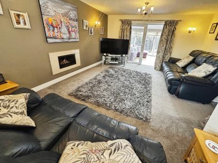 4 bedroom Detached house for sale in Broadwater Drive, Dunscroft, Doncaster, DN7