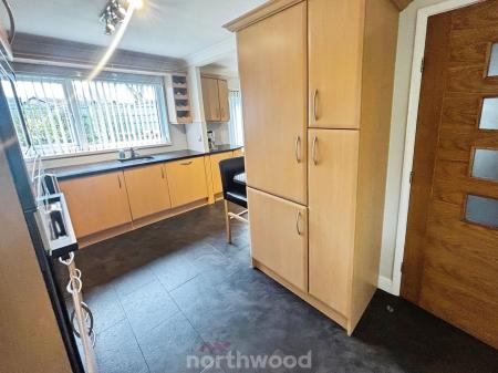 4 bedroom Detached house for sale in Broadwater Drive, Dunscroft, Doncaster, DN7