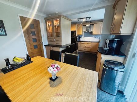 4 bedroom Detached house for sale in Broadwater Drive, Dunscroft, Doncaster, DN7