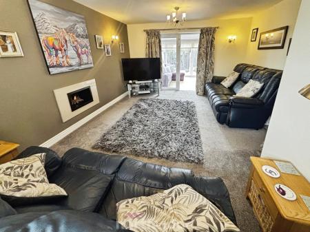 4 bedroom Detached house for sale in Broadwater Drive, Dunscroft, Doncaster, DN7