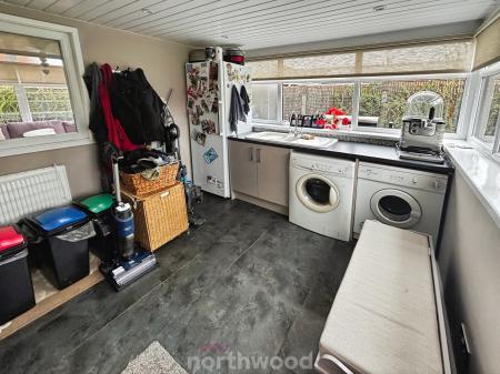 4 bedroom Detached house for sale in Broadwater Drive, Dunscroft, Doncaster, DN7