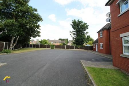 2 bedroom Flat to let in Crookesbroom Lane, Hatfield, Doncaster, DN7